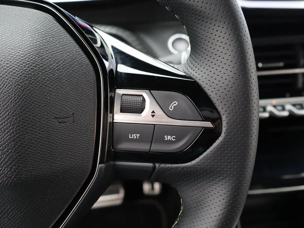 1.2 Hybrid 145 GT | Camera Voor en Achter | Drive Assist | Adaptieve Cruise Control | Parkeersensoren Voor en Achter | Navigatie | Apple Carplay/Android Auto | 18" Inch Lichtmetalen Velgen