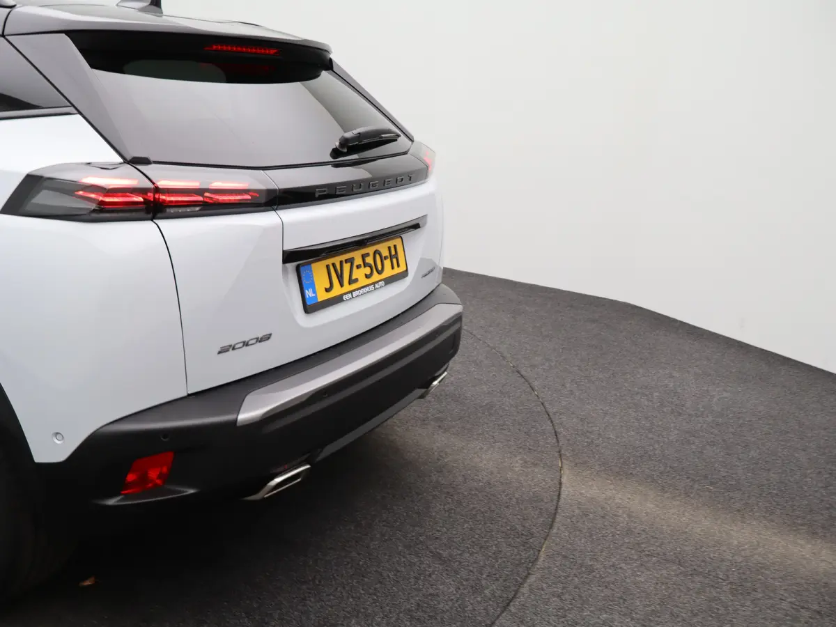 1.2 Hybrid 145 GT | Camera Voor en Achter | Drive Assist | Adaptieve Cruise Control | Parkeersensoren Voor en Achter | Navigatie | Apple Carplay/Android Auto | 18" Inch Lichtmetalen Velgen