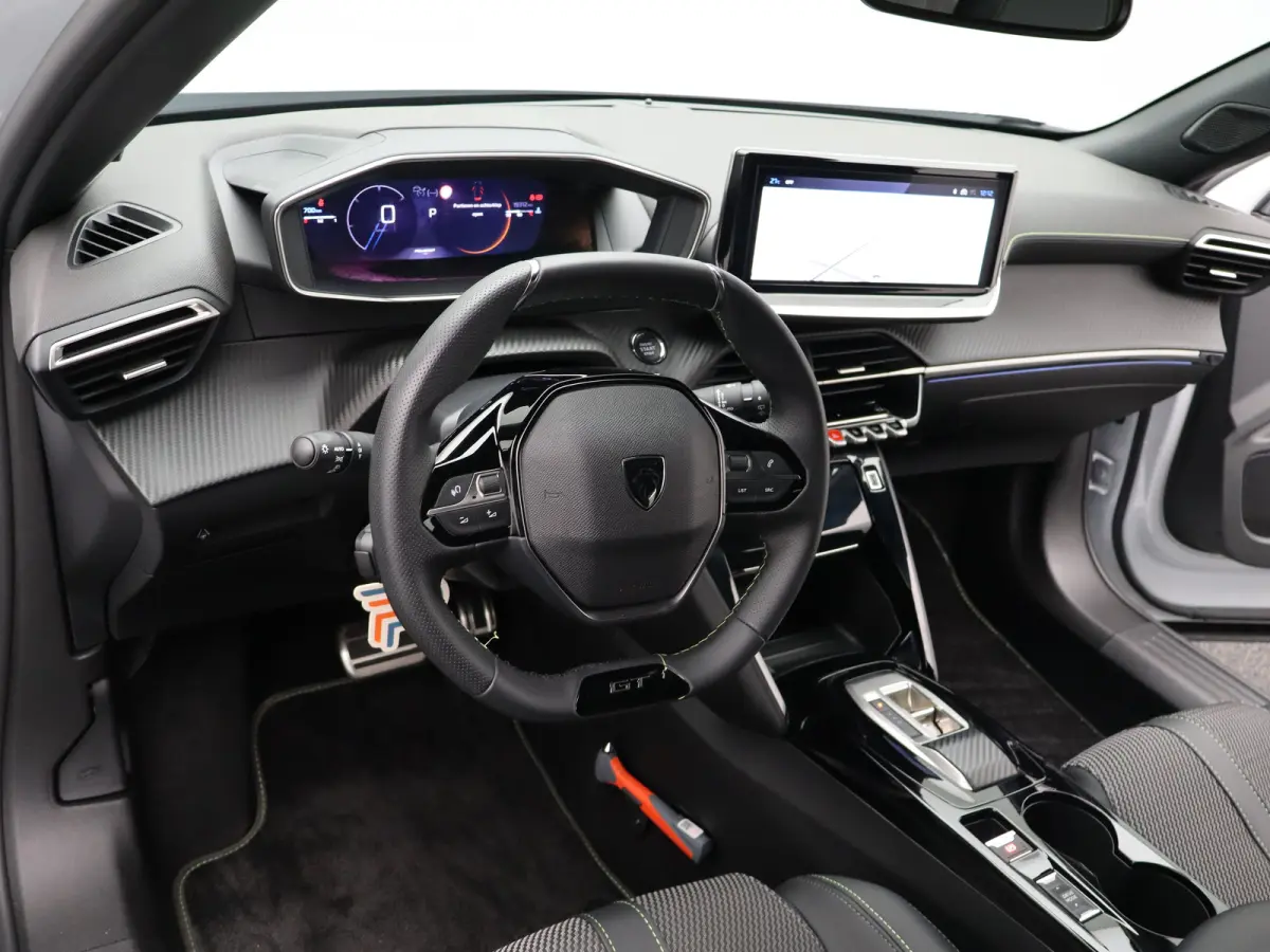 1.2 Hybrid 145 GT | Camera Voor en Achter | Drive Assist | Adaptieve Cruise Control | Parkeersensoren Voor en Achter | Navigatie | Apple Carplay/Android Auto | 18" Inch Lichtmetalen Velgen