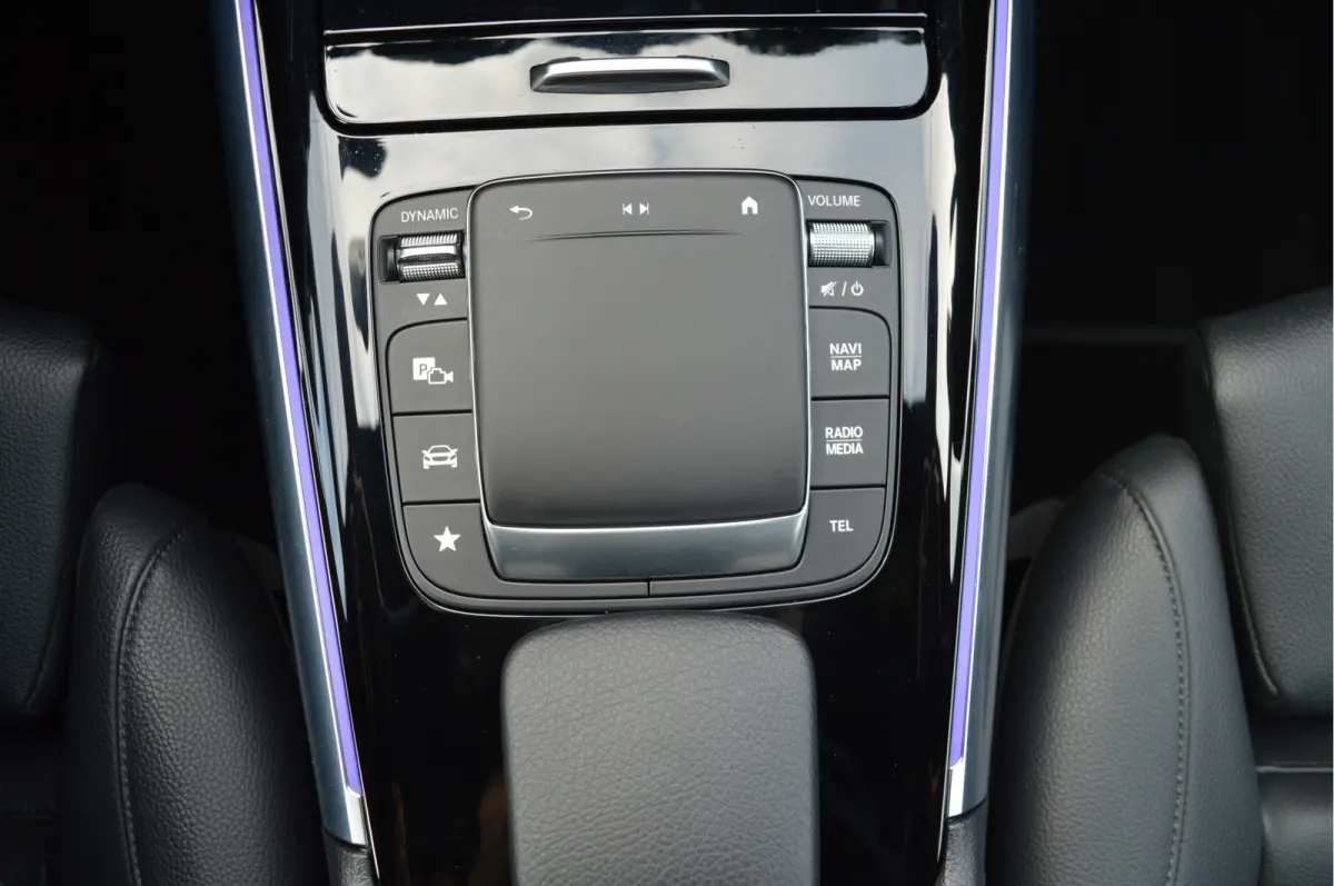 200 Business Solution Luxury | CAMERA | TREKHAAK | SFEERVERLICHTING | LEDER |