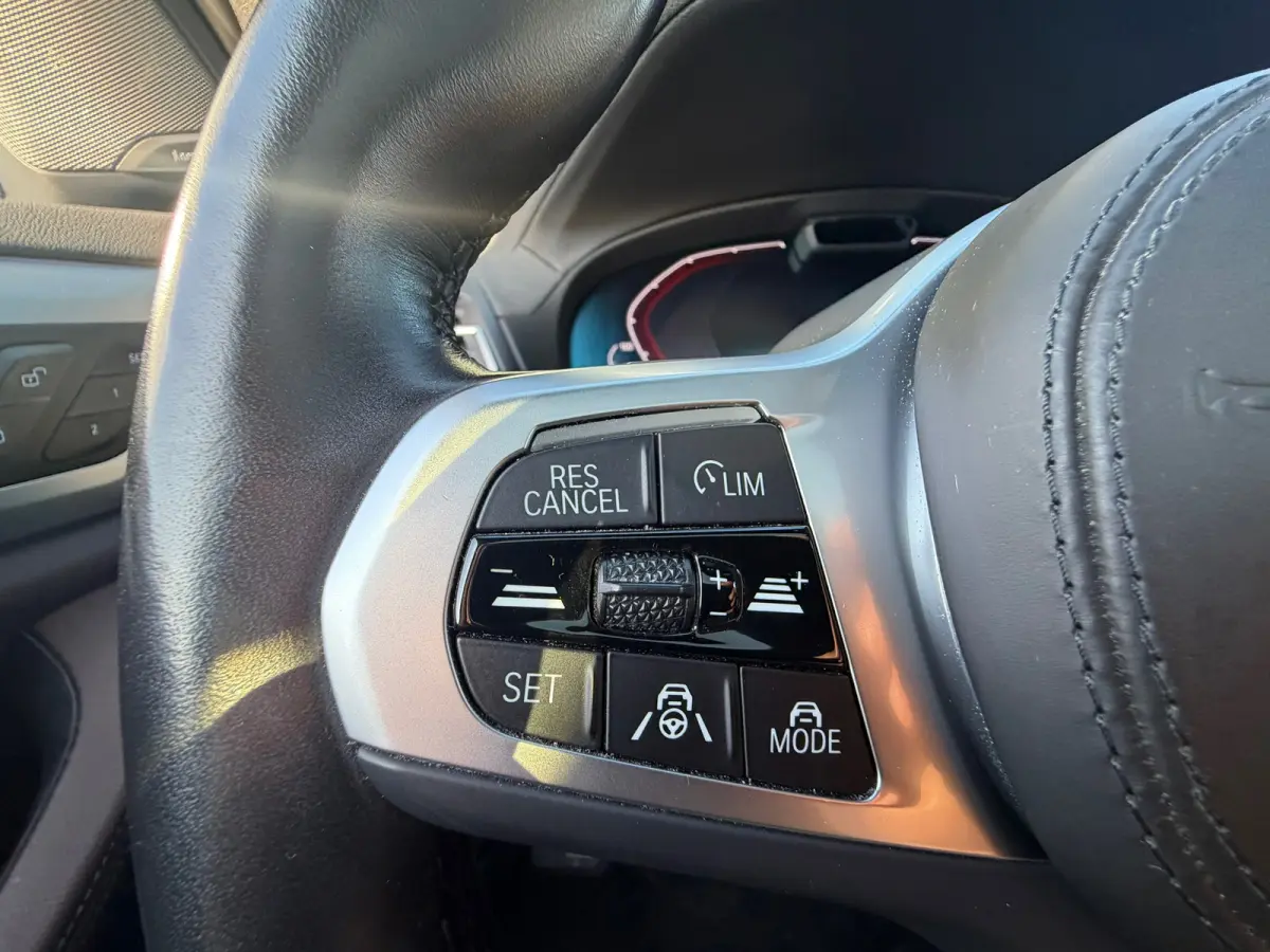 High Executive 80 kWh M-PORT Leder | HUD |SOH 100%