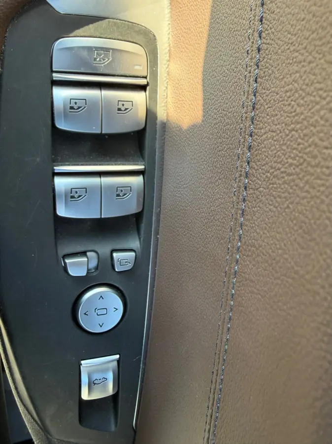 High Executive 80 kWh M-PORT Leder | HUD |SOH 100%