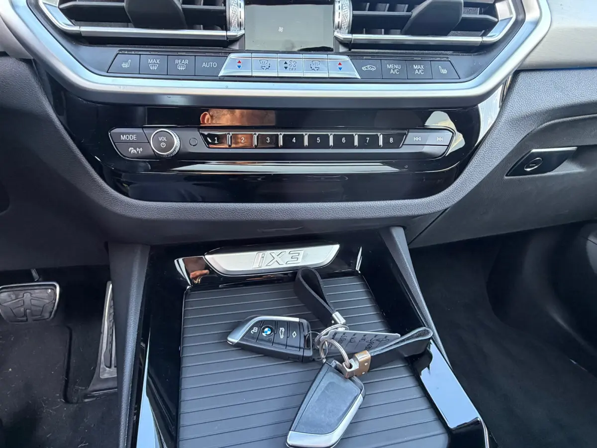 High Executive 80 kWh M-PORT Leder | HUD |SOH 100%