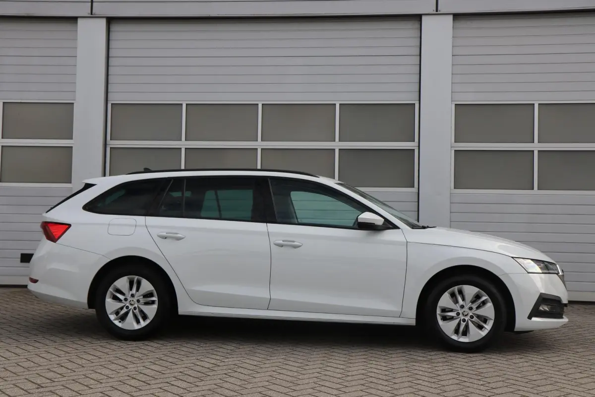 1.0 e-TSI 110pk DSG Ambition | Trekhaak | Navigatie | App Connect | Parkeersensoren |