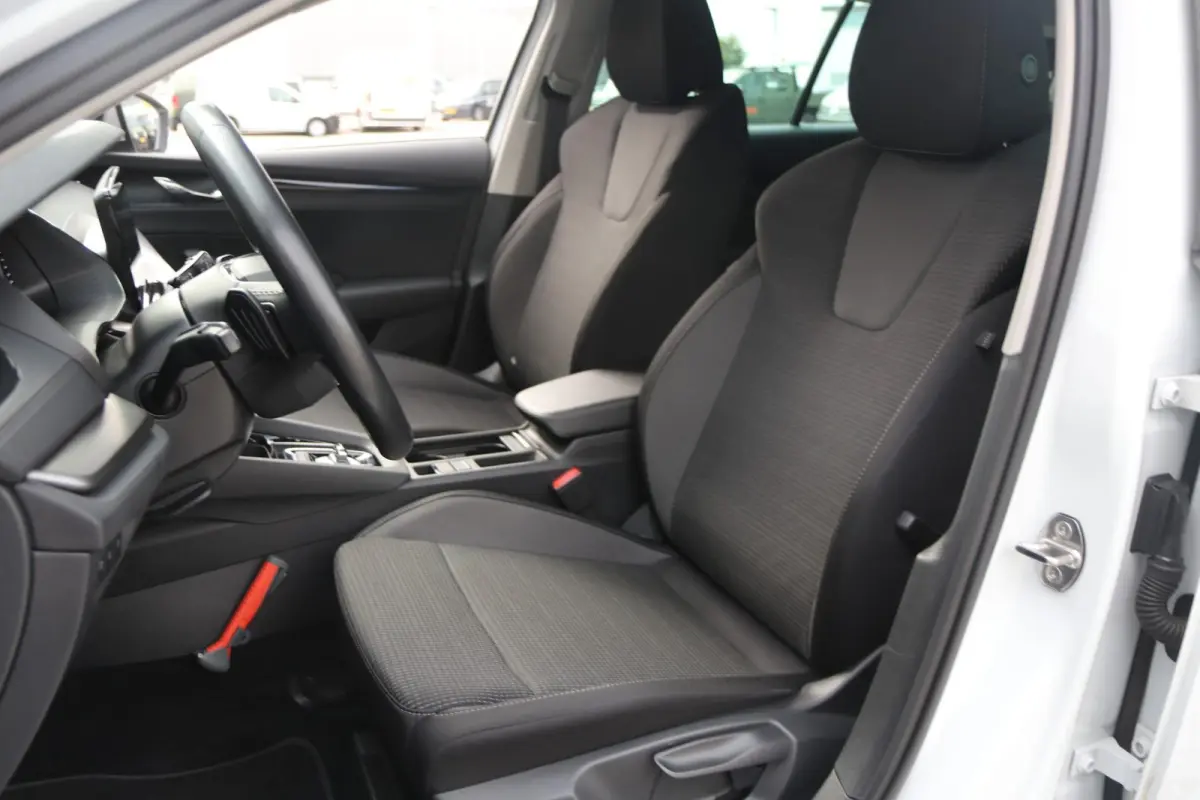 1.0 e-TSI 110pk DSG Ambition | Trekhaak | Navigatie | App Connect | Parkeersensoren |