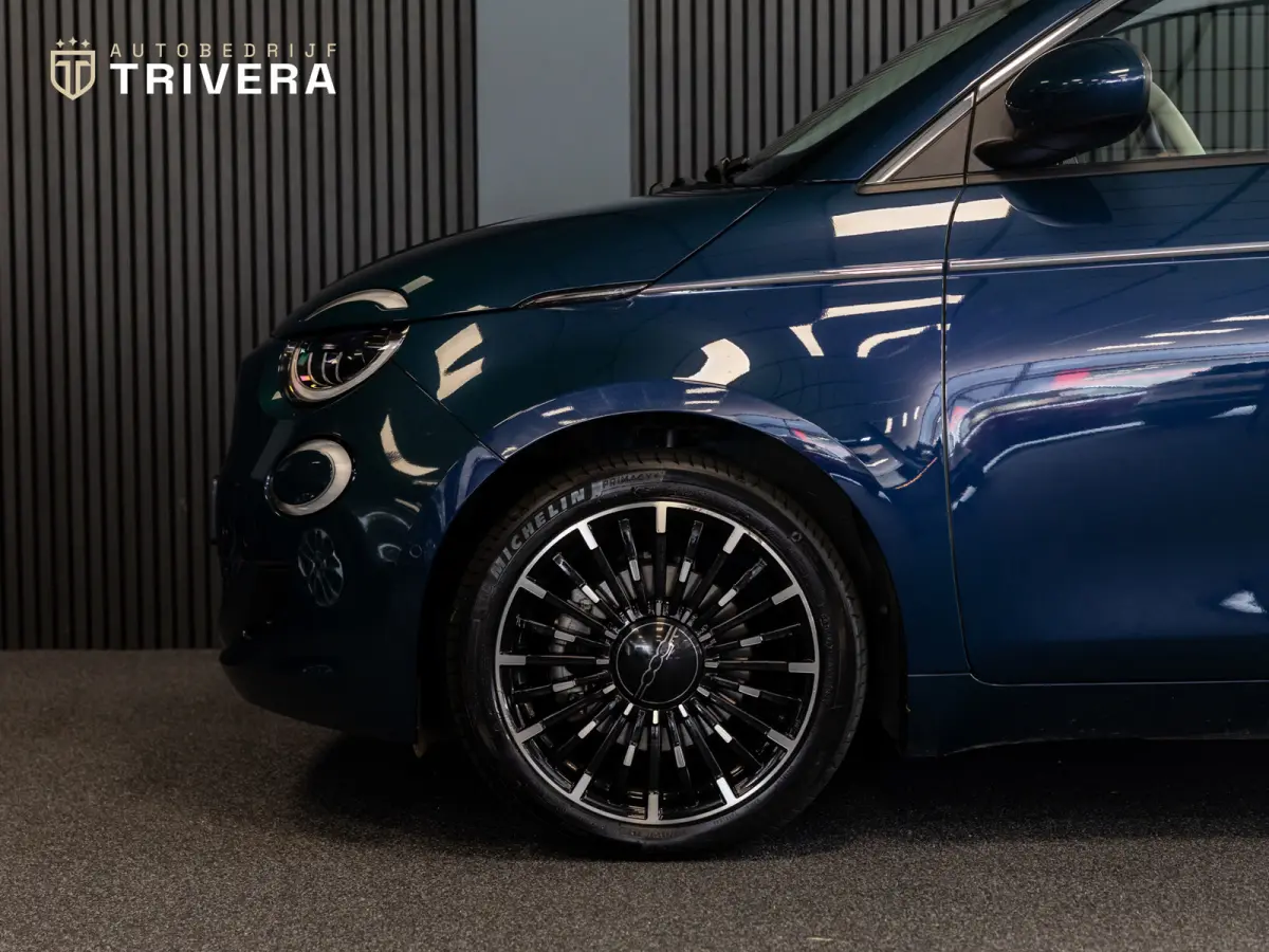 La Prima cabrio 42 kWh l SoH 95% l AUT.l 360° camera l Stoel verwarming l Leder l CARPLAY l BTW - auto l Dealer onderh.