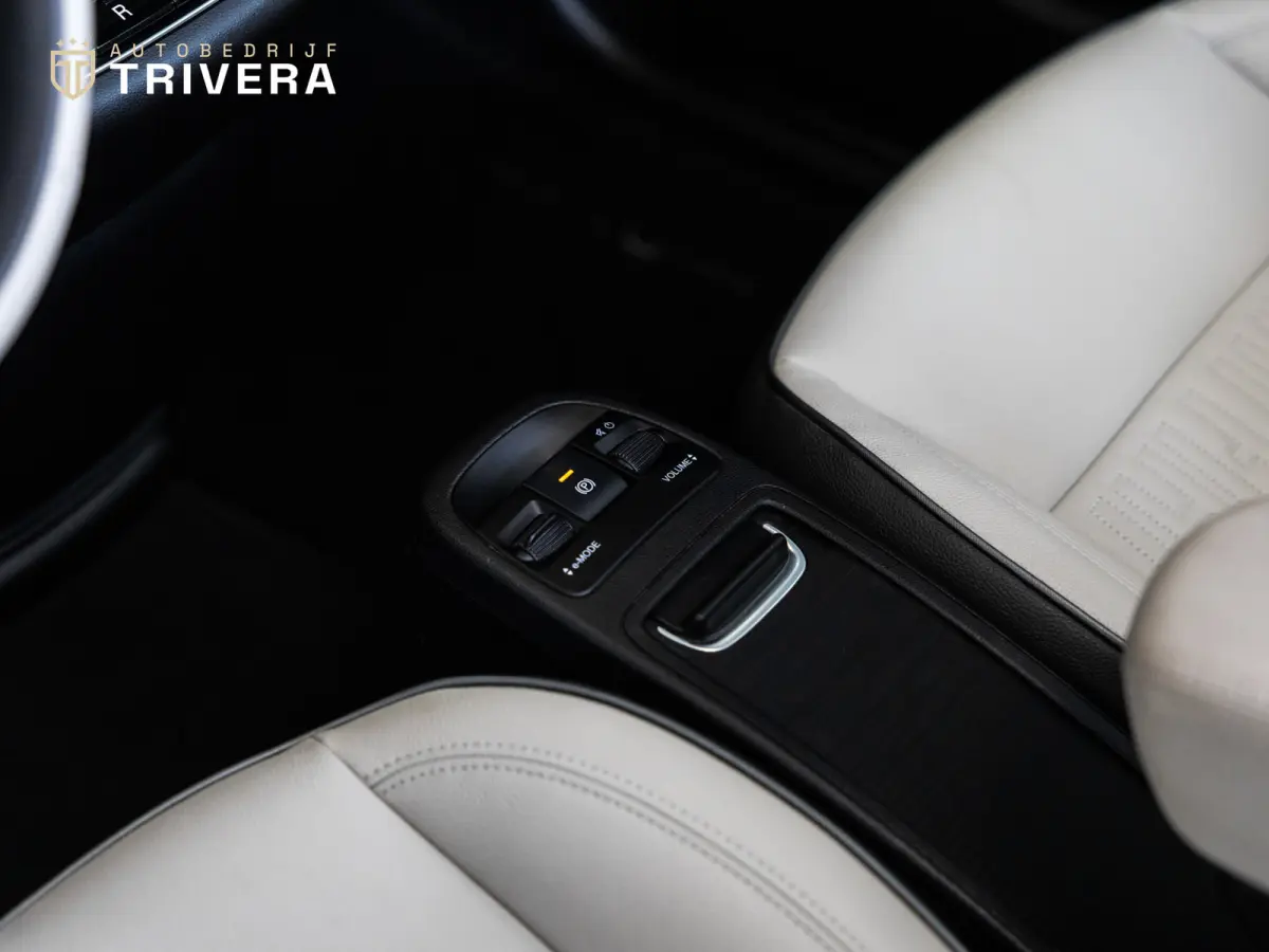 La Prima cabrio 42 kWh l SoH 95% l AUT.l 360° camera l Stoel verwarming l Leder l CARPLAY l BTW - auto l Dealer onderh.