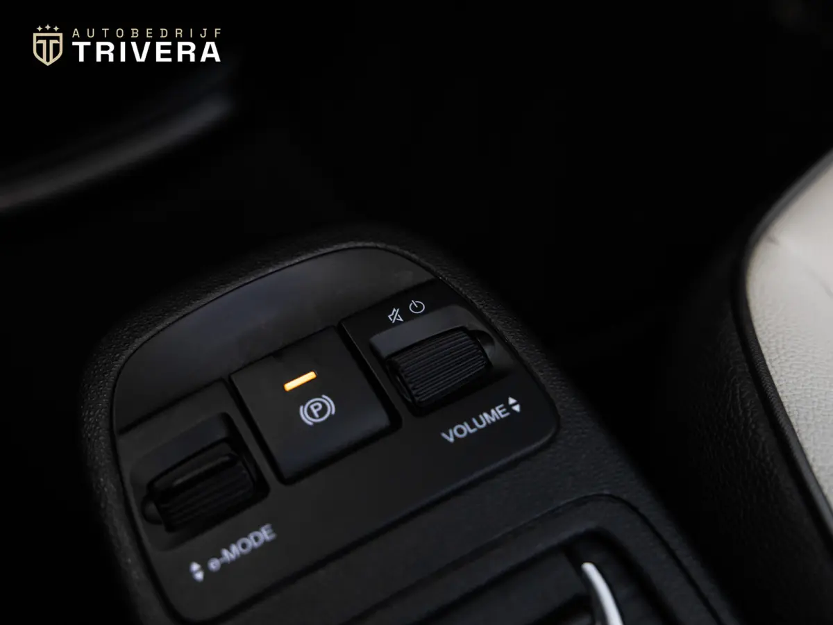 La Prima cabrio 42 kWh l SoH 95% l AUT.l 360° camera l Stoel verwarming l Leder l CARPLAY l BTW - auto l Dealer onderh.