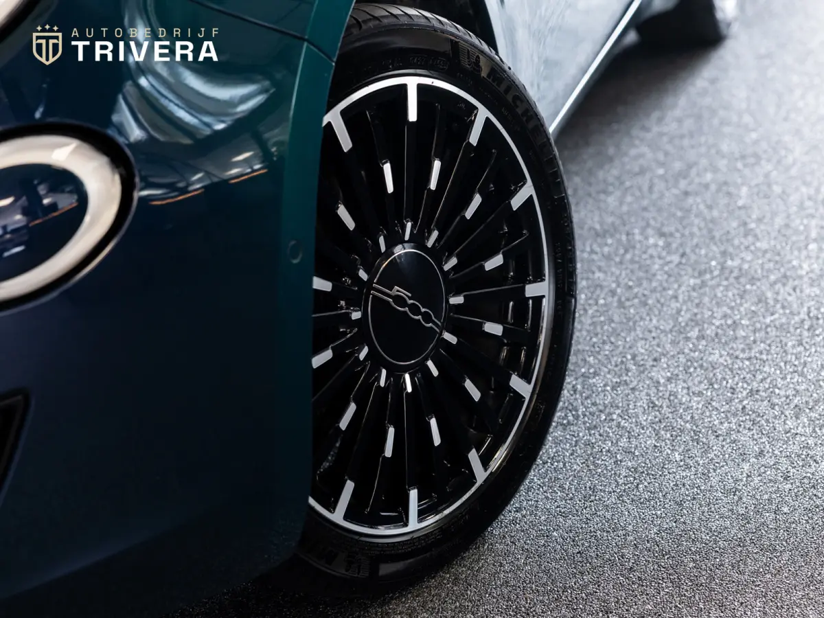 La Prima cabrio 42 kWh l SoH 95% l AUT.l 360° camera l Stoel verwarming l Leder l CARPLAY l BTW - auto l Dealer onderh.