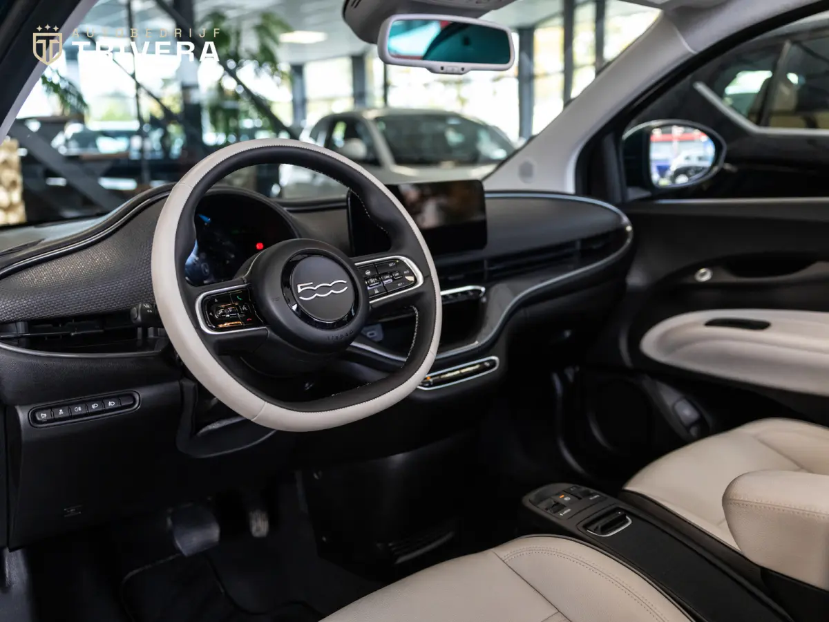 La Prima cabrio 42 kWh l SoH 95% l AUT.l 360° camera l Stoel verwarming l Leder l CARPLAY l BTW - auto l Dealer onderh.