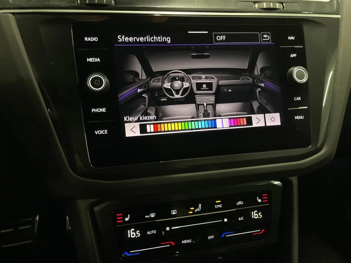 1.5 TSI R-Line Black Style/ Cam/ 19'inch/ CarPlay/ Trekhaak