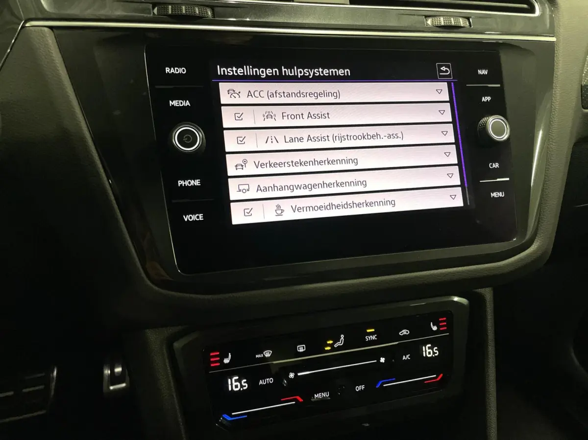 1.5 TSI R-Line Black Style/ Cam/ 19'inch/ CarPlay/ Trekhaak