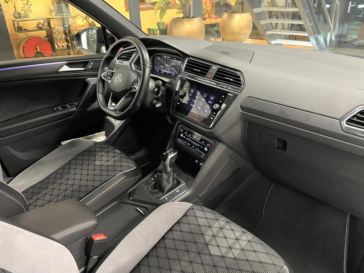 1.5 TSI R-Line Black Style/ Cam/ 19'inch/ CarPlay/ Trekhaak