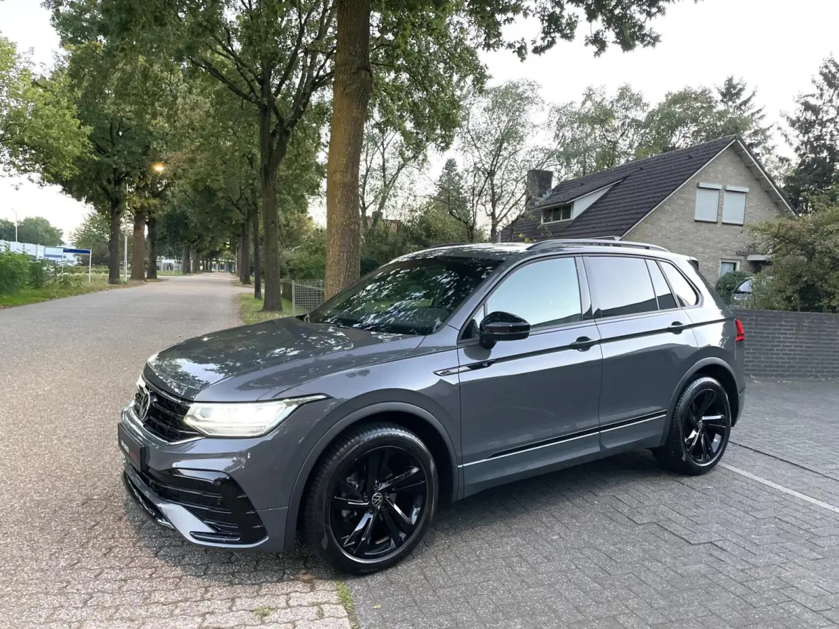 1.5 TSI R-Line Black Style/ Cam/ 19'inch/ CarPlay/ Trekhaak