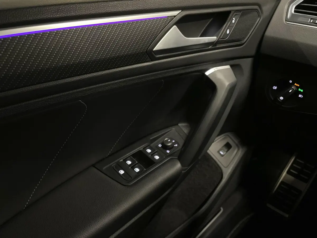1.5 TSI R-Line Black Style/ Cam/ 19'inch/ CarPlay/ Trekhaak