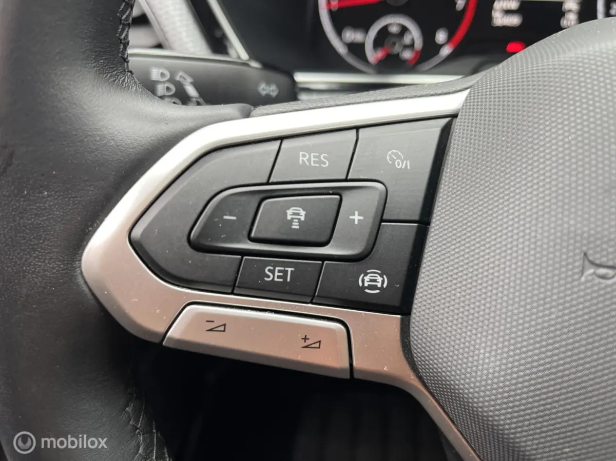 1.0 TSI Style NAVI*CAMERA*ACC*PDC*CLIMA*