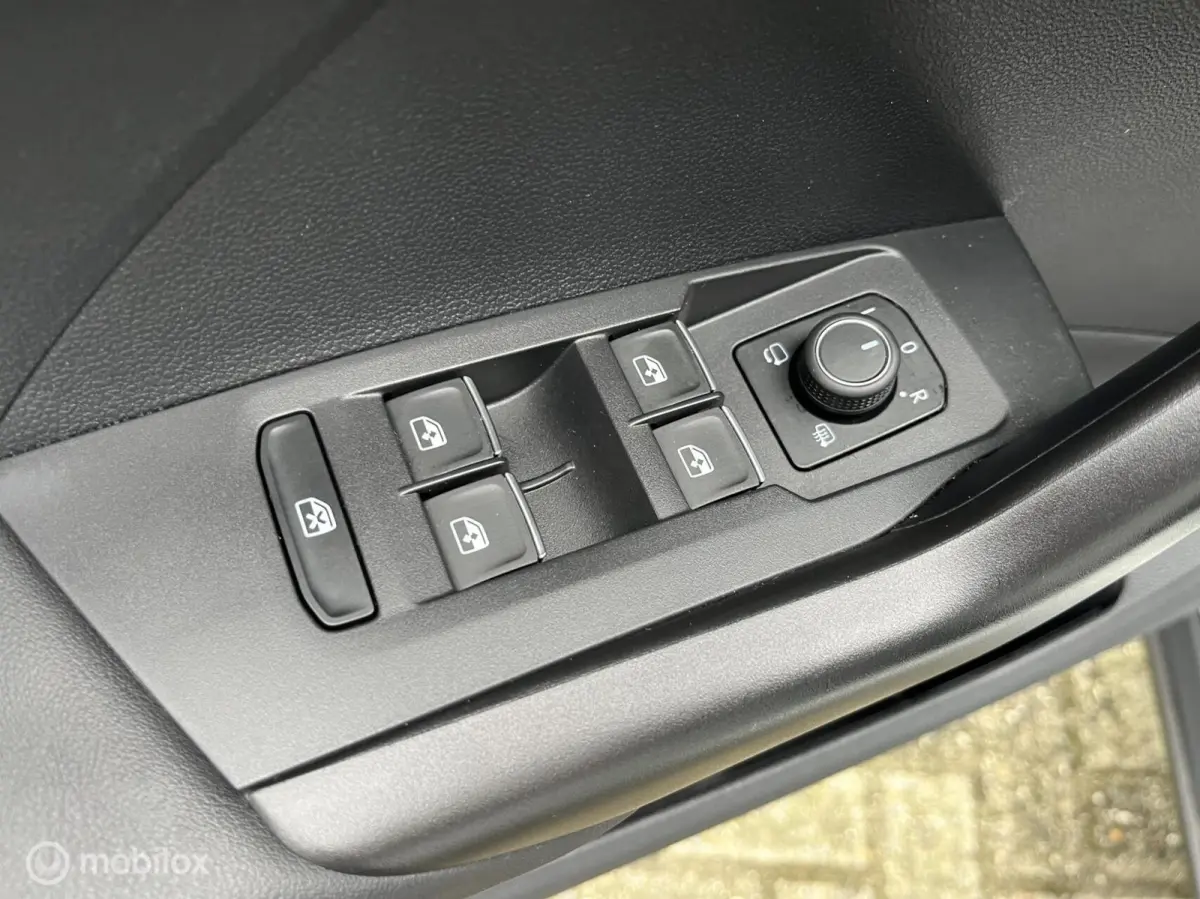 1.0 TSI Style NAVI*CAMERA*ACC*PDC*CLIMA*