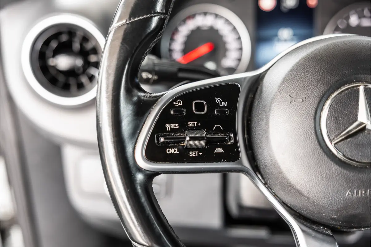 317 170 PK | ACC | LED Koplampen | Camera | Blind Spot | Sortimo inrichting | Navigatie | CarPlay | Stoelverwarming | MBUX | Climate control | DAB | Dealer onderhouden | Nieuwe APK