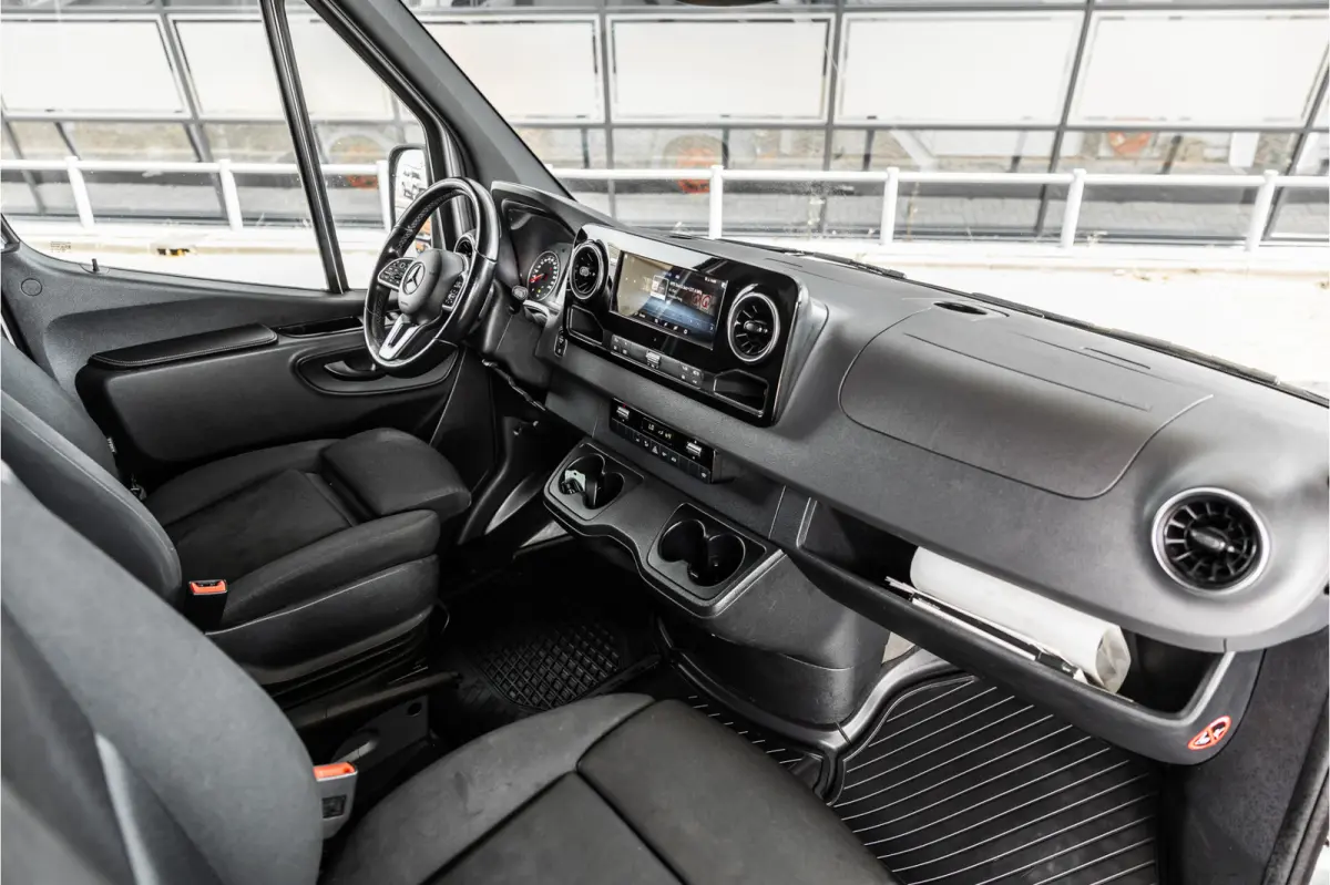 317 170 PK | ACC | LED Koplampen | Camera | Blind Spot | Sortimo inrichting | Navigatie | CarPlay | Stoelverwarming | MBUX | Climate control | DAB | Dealer onderhouden | Nieuwe APK