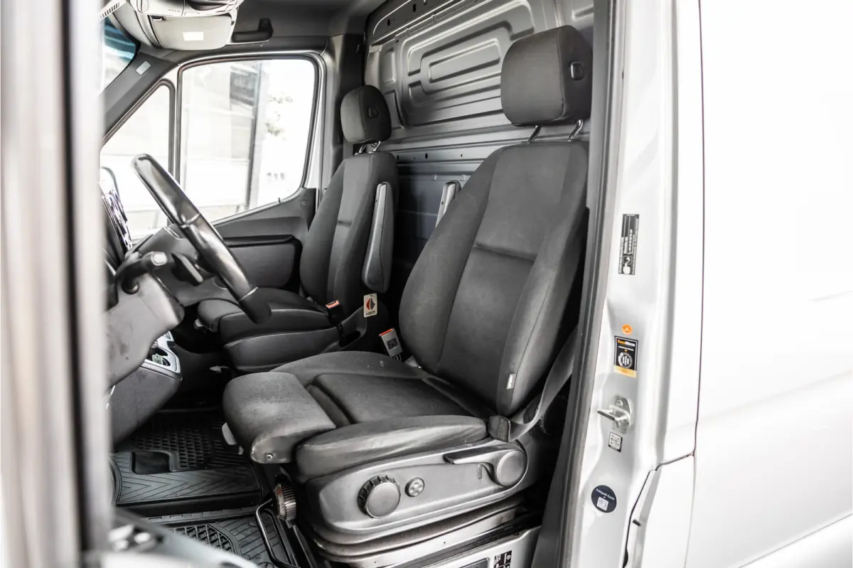 317 170 PK | ACC | LED Koplampen | Camera | Blind Spot | Sortimo inrichting | Navigatie | CarPlay | Stoelverwarming | MBUX | Climate control | DAB | Dealer onderhouden | Nieuwe APK