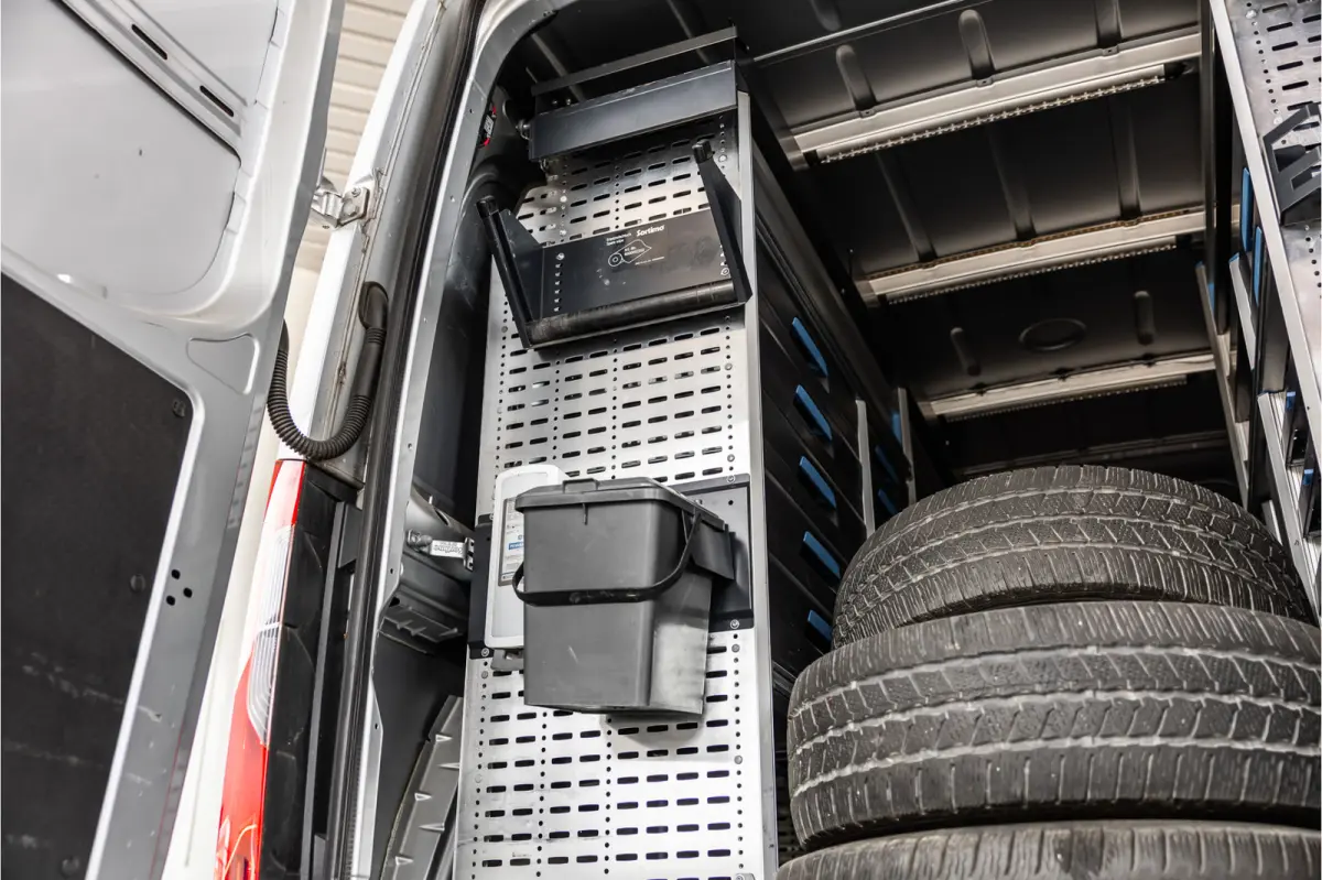 317 170 PK | ACC | LED Koplampen | Camera | Blind Spot | Sortimo inrichting | Navigatie | CarPlay | Stoelverwarming | MBUX | Climate control | DAB | Dealer onderhouden | Nieuwe APK