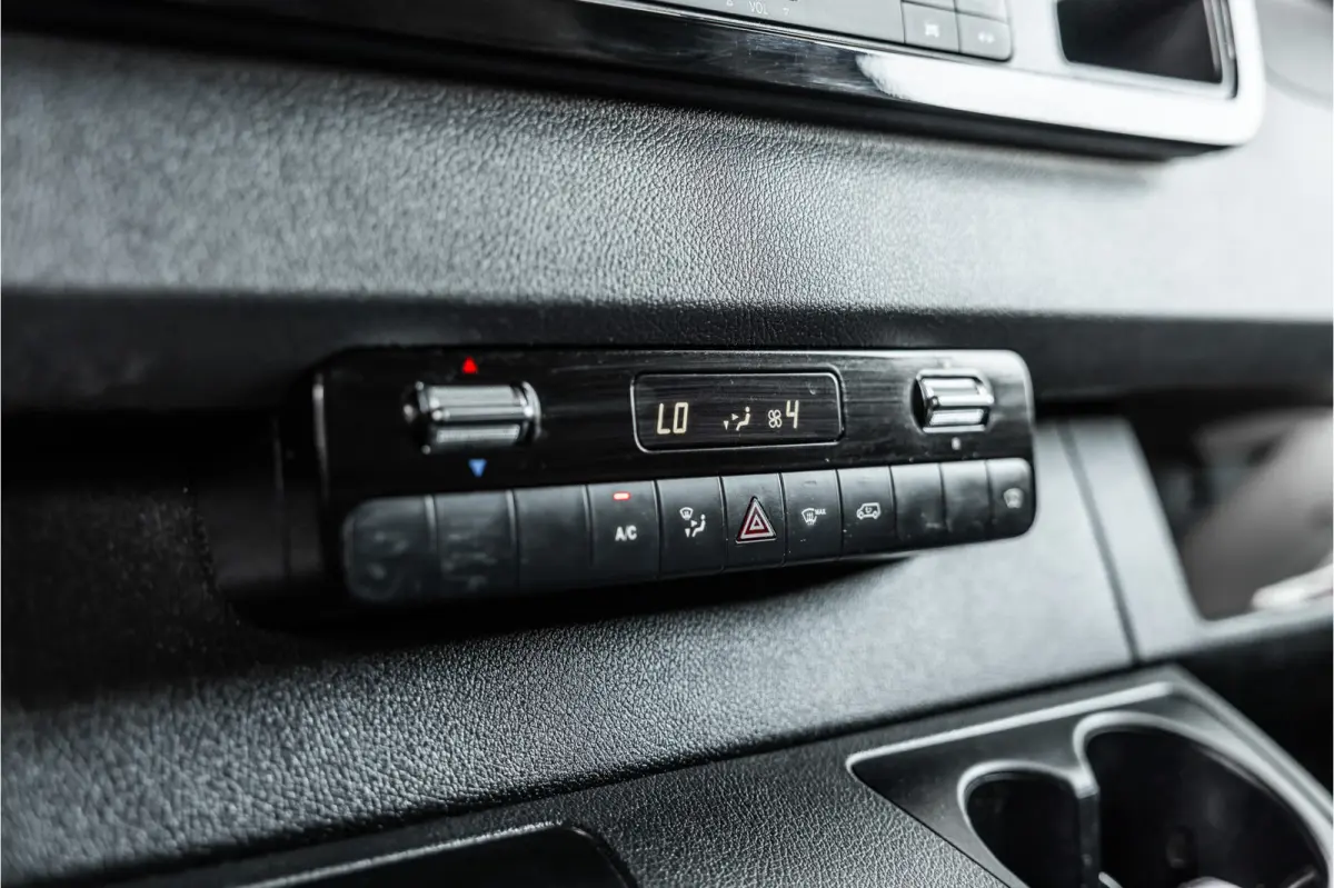 317 170 PK | ACC | LED Koplampen | Camera | Blind Spot | Sortimo inrichting | Navigatie | CarPlay | Stoelverwarming | MBUX | Climate control | DAB | Dealer onderhouden | Nieuwe APK