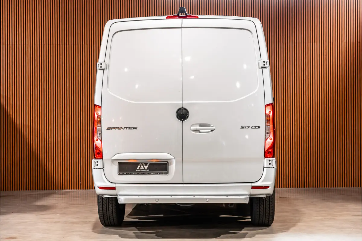 317 170 PK | ACC | LED Koplampen | Camera | Blind Spot | Sortimo inrichting | Navigatie | CarPlay | Stoelverwarming | MBUX | Climate control | DAB | Dealer onderhouden | Nieuwe APK