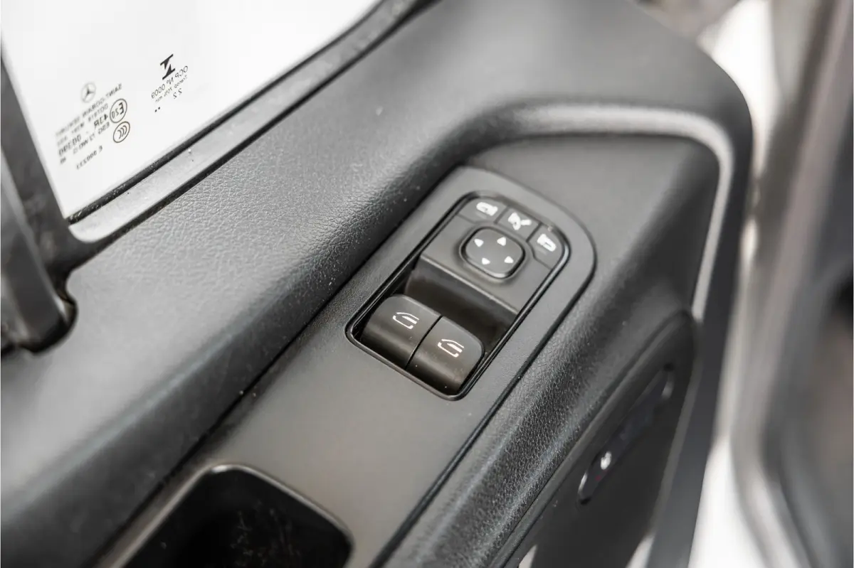 317 170 PK | ACC | LED Koplampen | Camera | Blind Spot | Sortimo inrichting | Navigatie | CarPlay | Stoelverwarming | MBUX | Climate control | DAB | Dealer onderhouden | Nieuwe APK