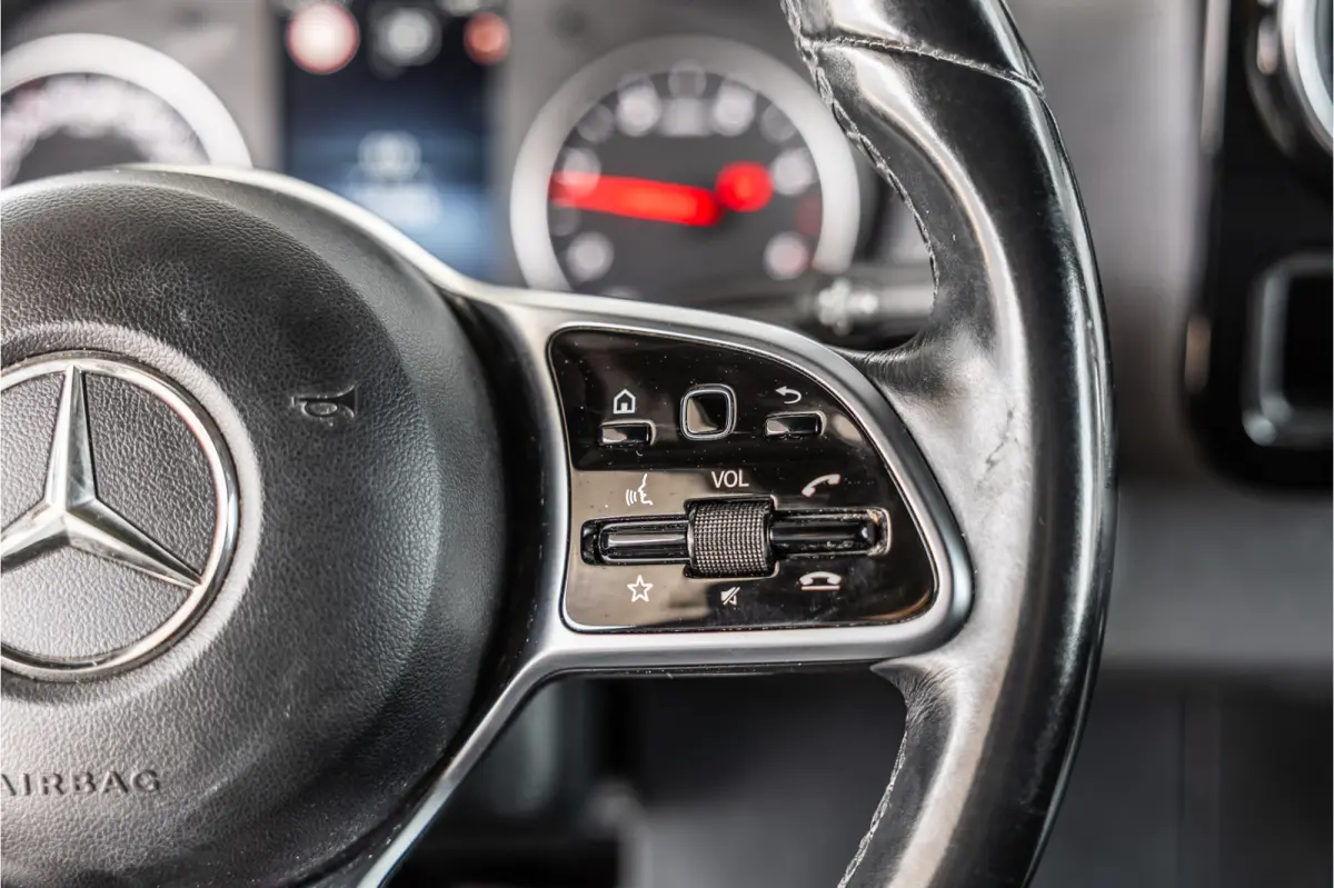 317 170 PK | ACC | LED Koplampen | Camera | Blind Spot | Sortimo inrichting | Navigatie | CarPlay | Stoelverwarming | MBUX | Climate control | DAB | Dealer onderhouden | Nieuwe APK