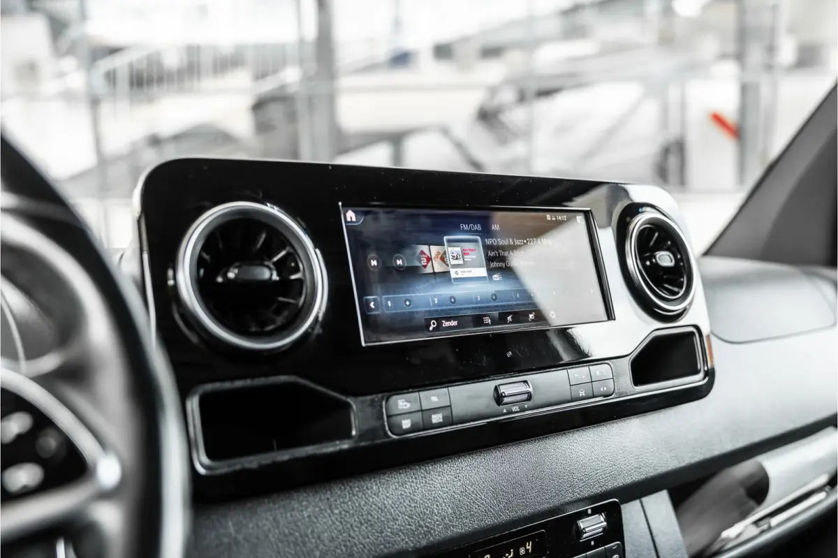 317 170 PK | ACC | LED Koplampen | Camera | Blind Spot | Sortimo inrichting | Navigatie | CarPlay | Stoelverwarming | MBUX | Climate control | DAB | Dealer onderhouden | Nieuwe APK