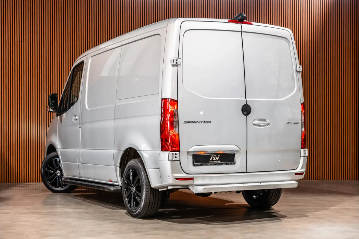 317 170 PK | ACC | LED Koplampen | Camera | Blind Spot | Sortimo inrichting | Navigatie | CarPlay | Stoelverwarming | MBUX | Climate control | DAB | Dealer onderhouden | Nieuwe APK