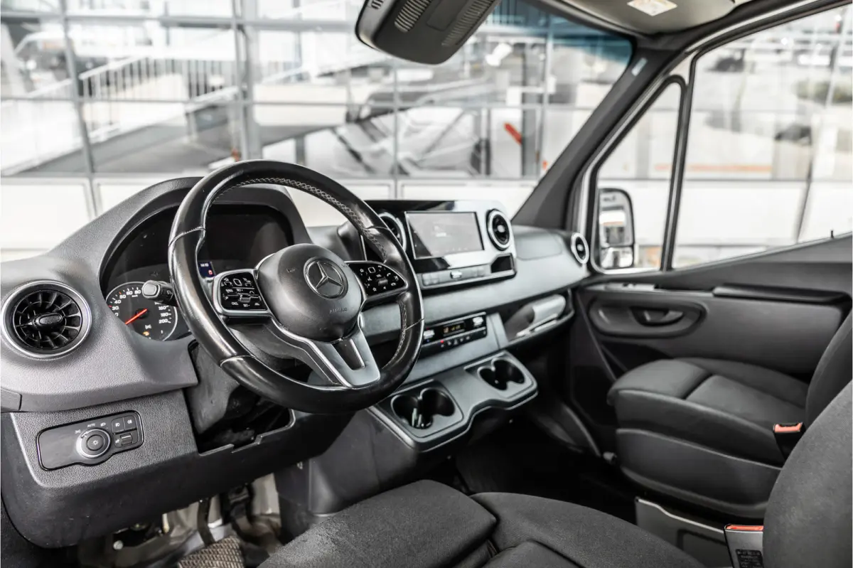 317 170 PK | ACC | LED Koplampen | Camera | Blind Spot | Sortimo inrichting | Navigatie | CarPlay | Stoelverwarming | MBUX | Climate control | DAB | Dealer onderhouden | Nieuwe APK