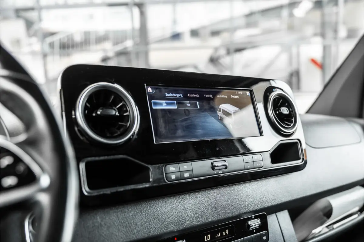 317 170 PK | ACC | LED Koplampen | Camera | Blind Spot | Sortimo inrichting | Navigatie | CarPlay | Stoelverwarming | MBUX | Climate control | DAB | Dealer onderhouden | Nieuwe APK
