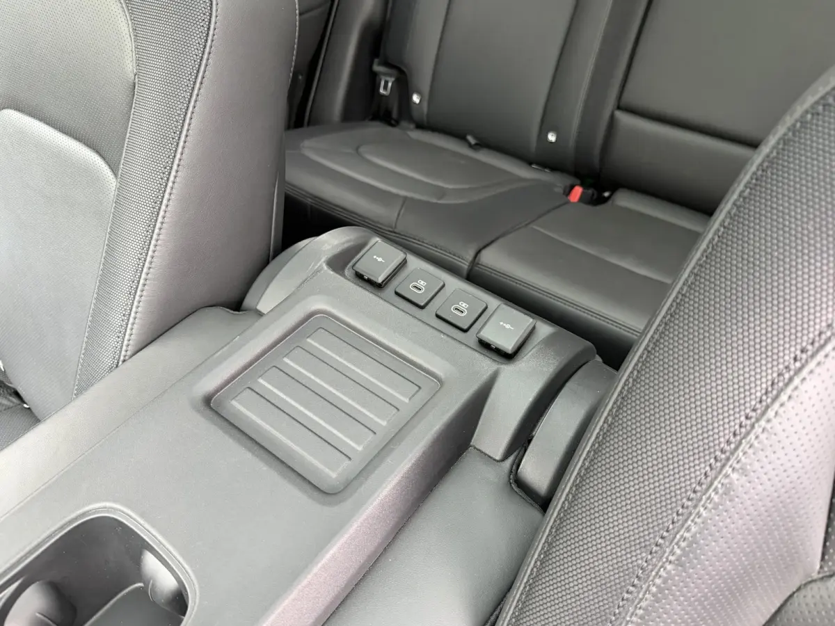 2.0 P400e 110 X-Dynamic HSE | NL-Auto/6-pers./Head-Up/Meridian/Cold Pack/Pano-Dak/Luchtvering