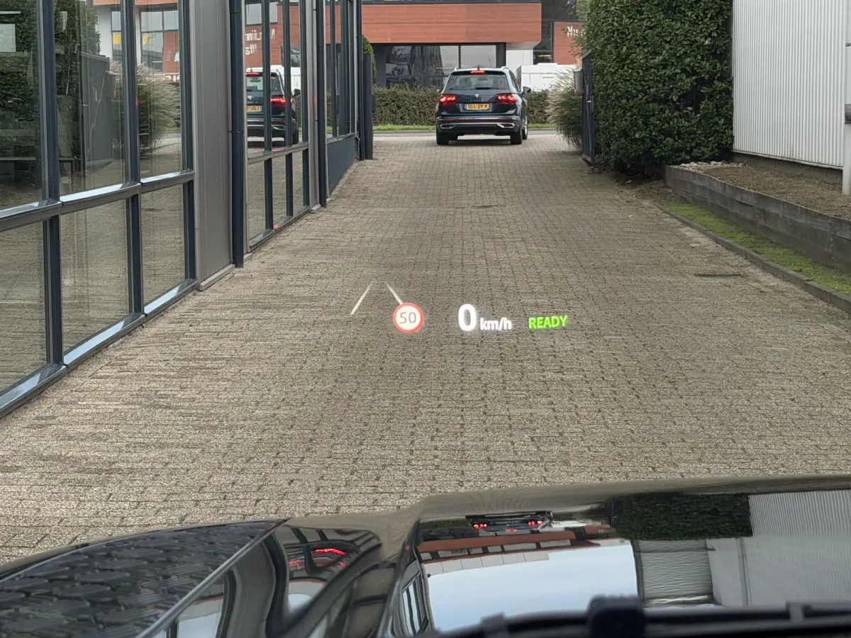 2.0 P400e 110 X-Dynamic HSE | NL-Auto/6-pers./Head-Up/Meridian/Cold Pack/Pano-Dak/Luchtvering