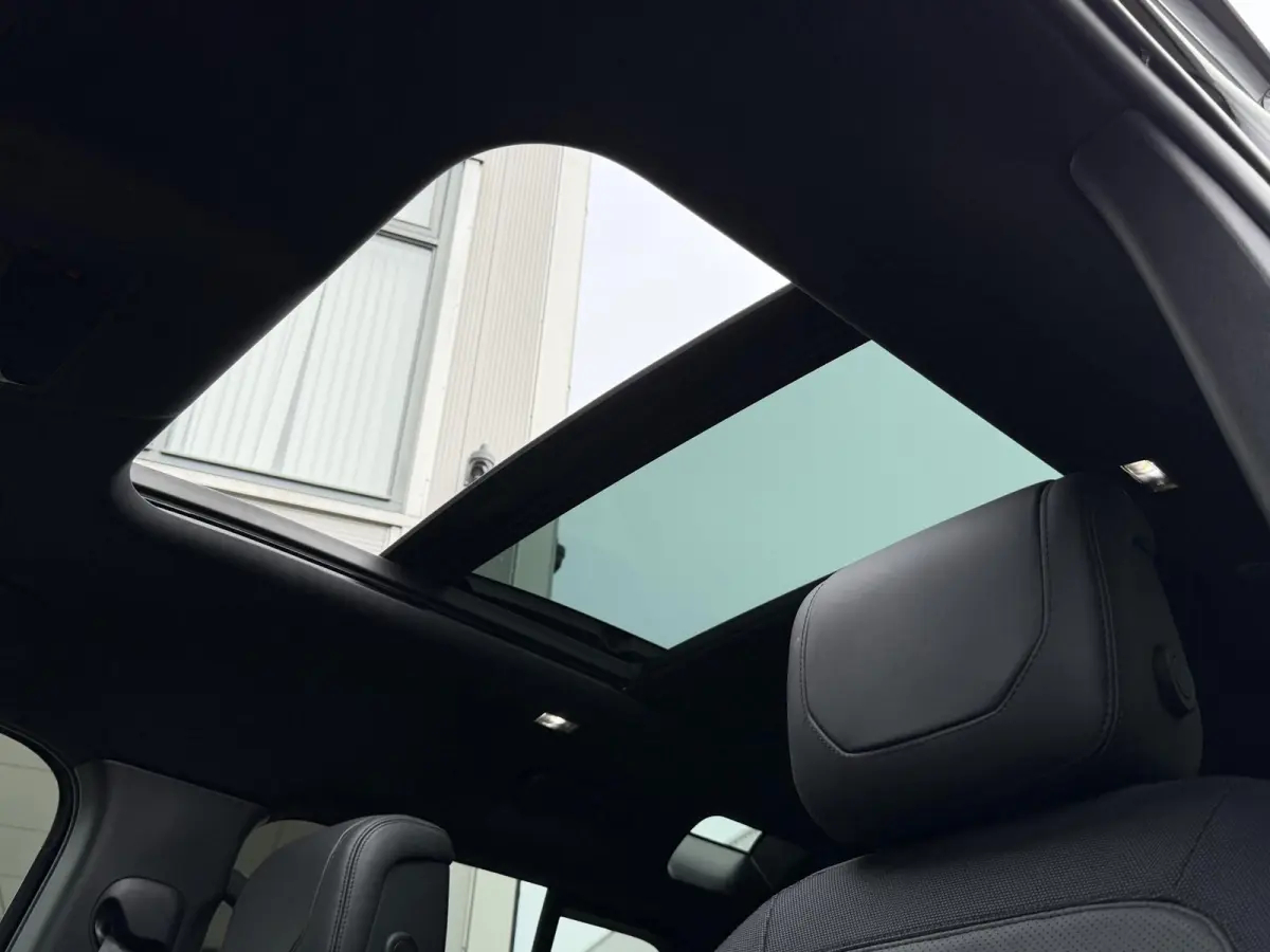 2.0 P400e 110 X-Dynamic HSE | NL-Auto/6-pers./Head-Up/Meridian/Cold Pack/Pano-Dak/Luchtvering