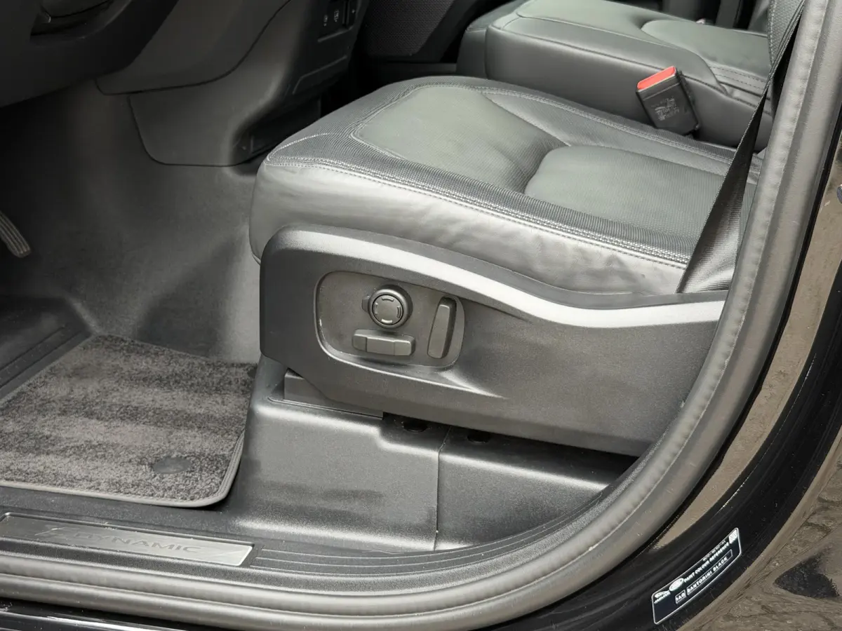 2.0 P400e 110 X-Dynamic HSE | NL-Auto/6-pers./Head-Up/Meridian/Cold Pack/Pano-Dak/Luchtvering