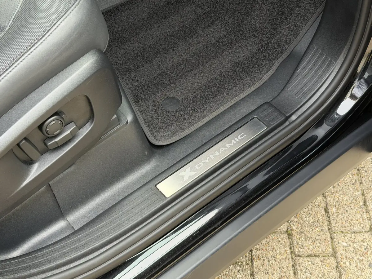 2.0 P400e 110 X-Dynamic HSE | NL-Auto/6-pers./Head-Up/Meridian/Cold Pack/Pano-Dak/Luchtvering