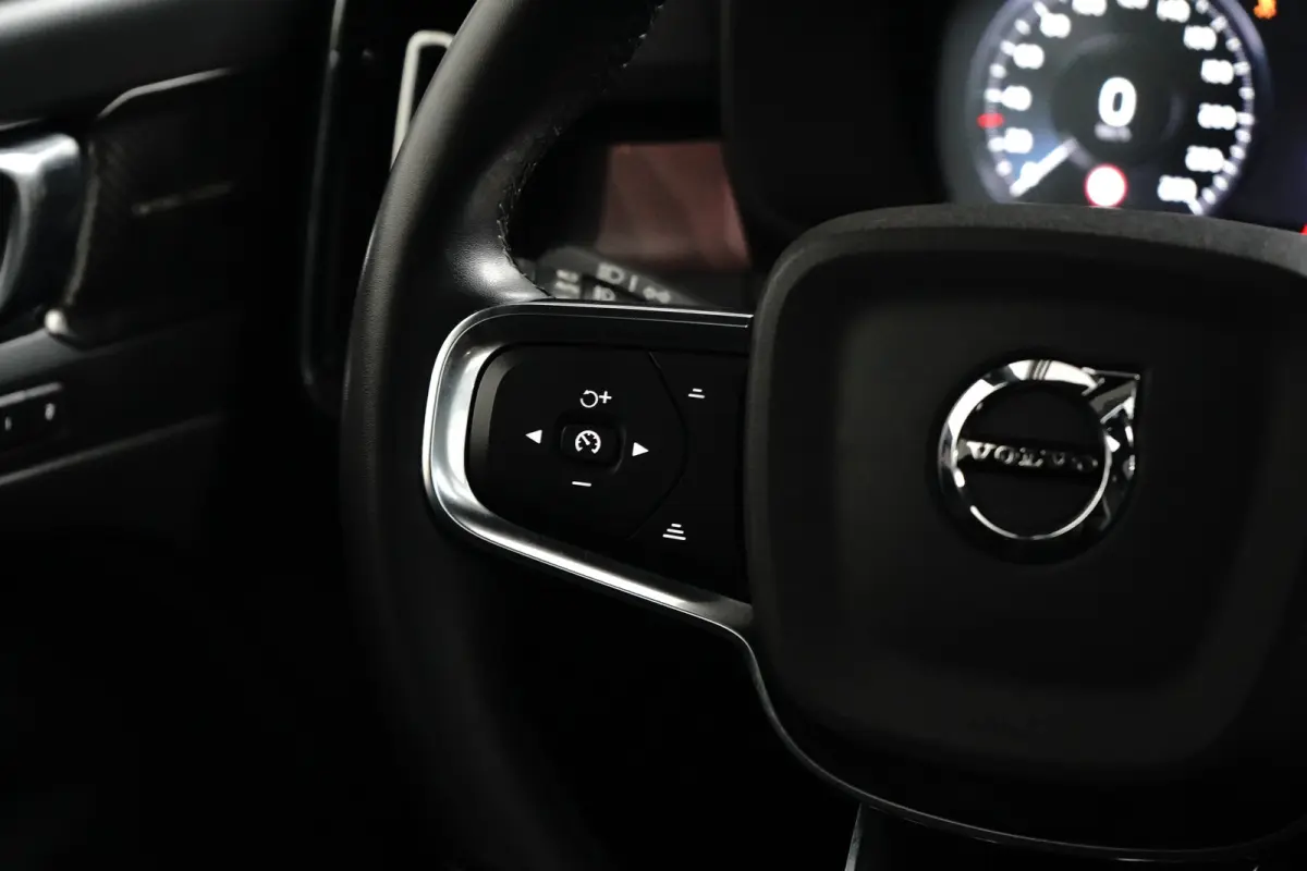 1.5 T5 Ultimate Dark | Pano | Memory | Trekhaak | BLIS | Harman/Kardon | Adaptive CC |