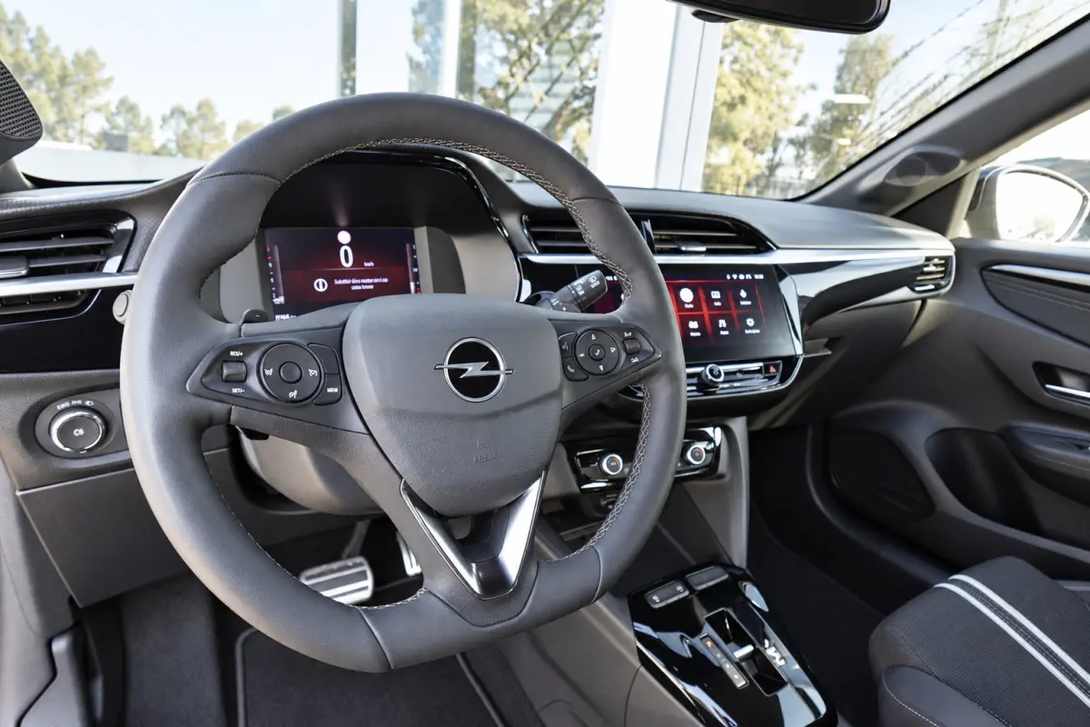 1.2 GS KEYLESS CAM BLINDSPOT