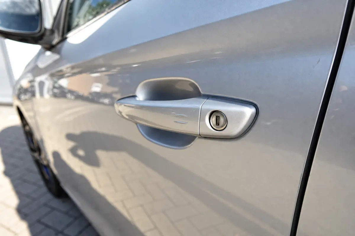 1.2 GS KEYLESS CAM BLINDSPOT