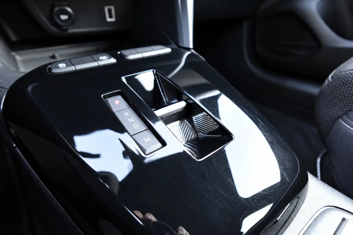1.2 GS KEYLESS CAM BLINDSPOT