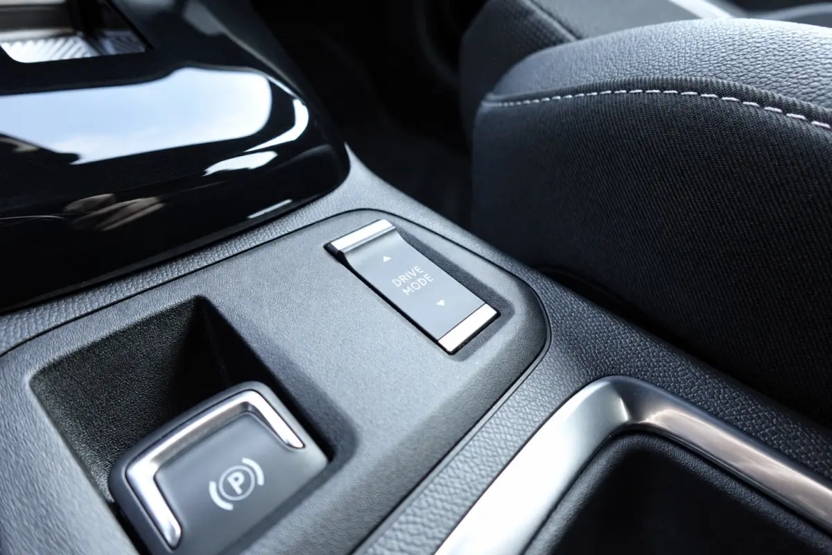 1.2 GS KEYLESS CAM BLINDSPOT