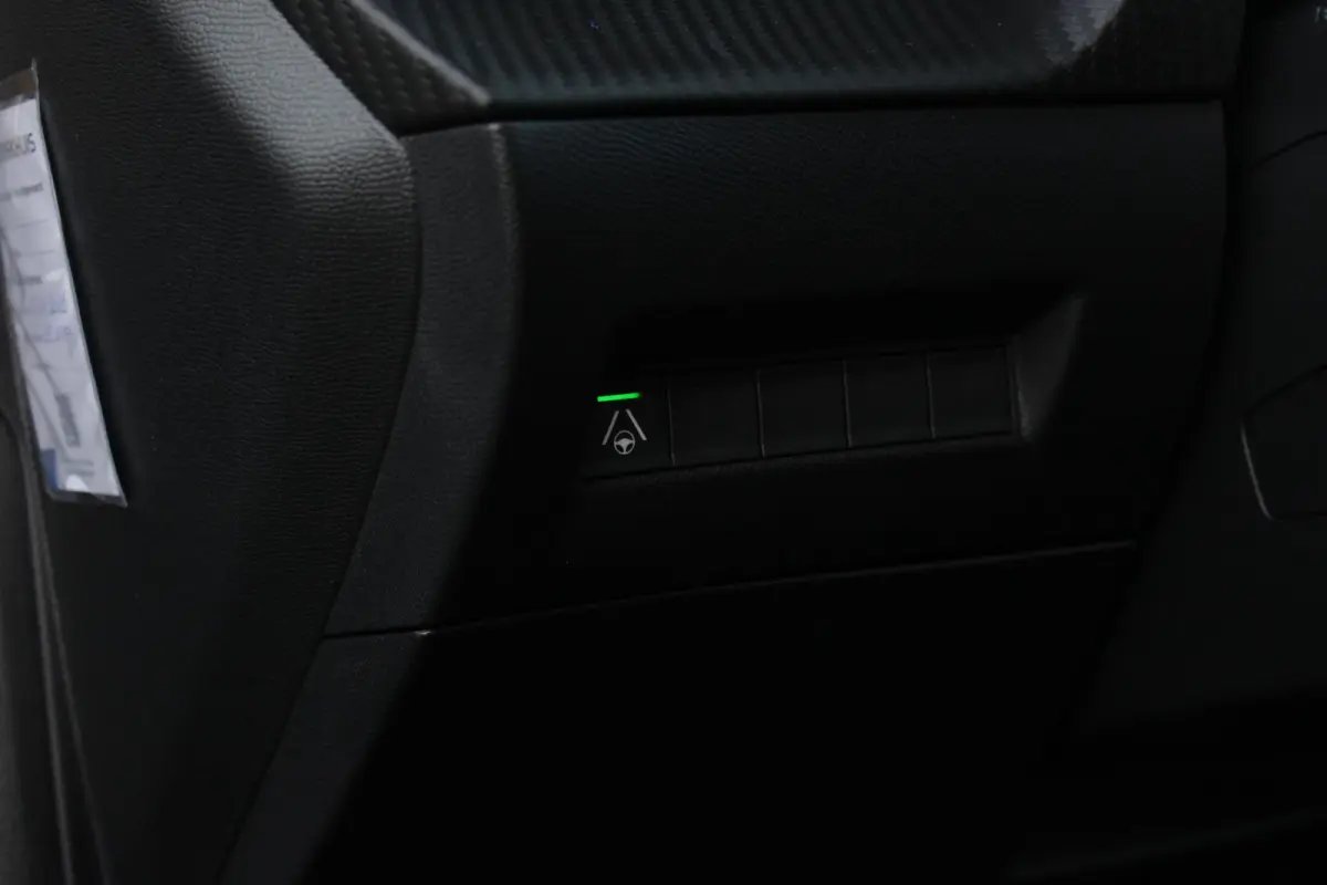1.2 Hybrid 145PK AUTOMAAT GT PACK | ELEKTRISCH BEDIENBARE BESTUURDERSSTOEL MET MASSAGE FUNCTIE | ALCANTARA BEKLEDING | STOEL VERWARMING | CRUISE CONTROL | DAB+ RADIO | APPLE CARPLAY/ANDROID 