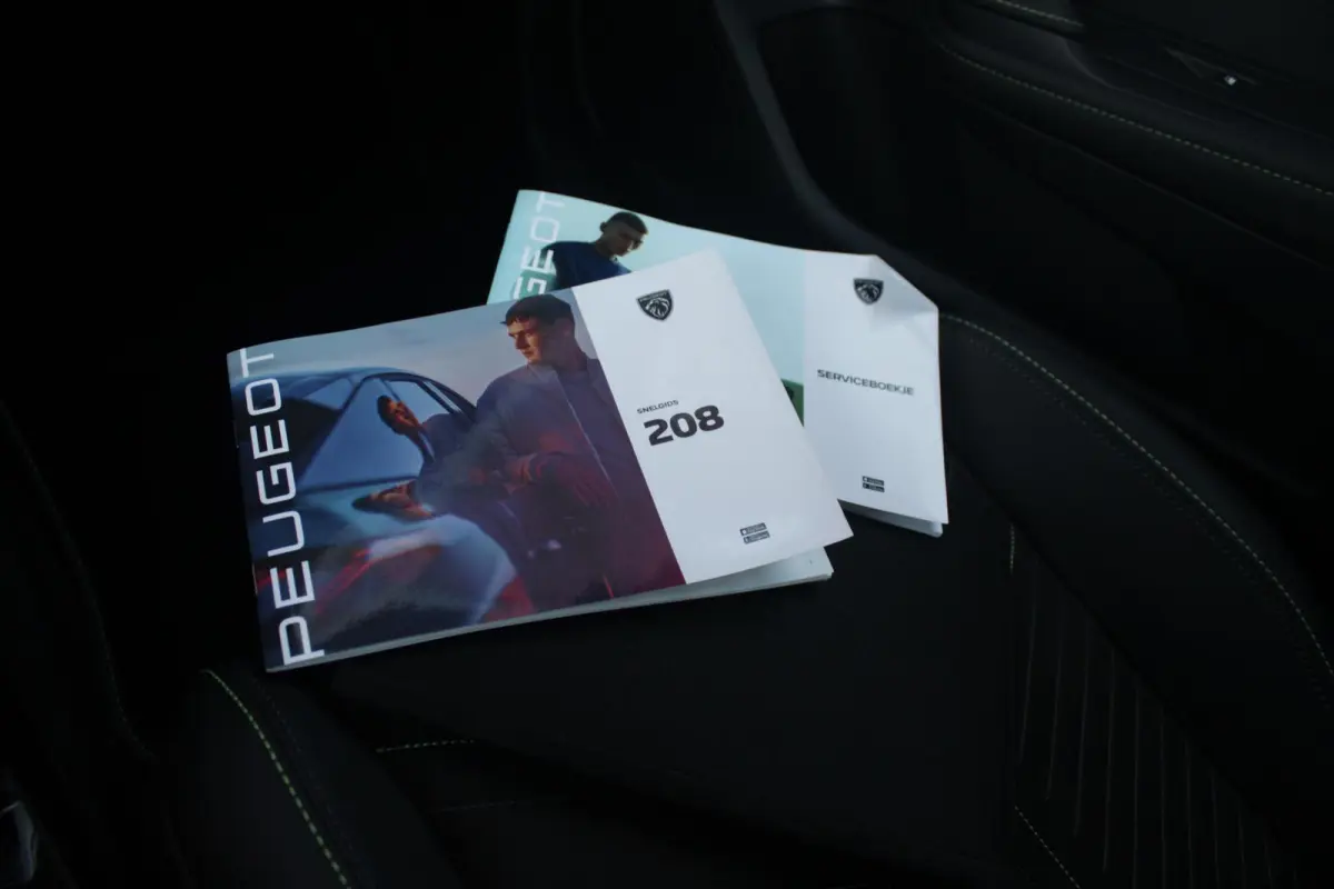1.2 Hybrid 145PK AUTOMAAT GT PACK | ELEKTRISCH BEDIENBARE BESTUURDERSSTOEL MET MASSAGE FUNCTIE | ALCANTARA BEKLEDING | STOEL VERWARMING | CRUISE CONTROL | DAB+ RADIO | APPLE CARPLAY/ANDROID 