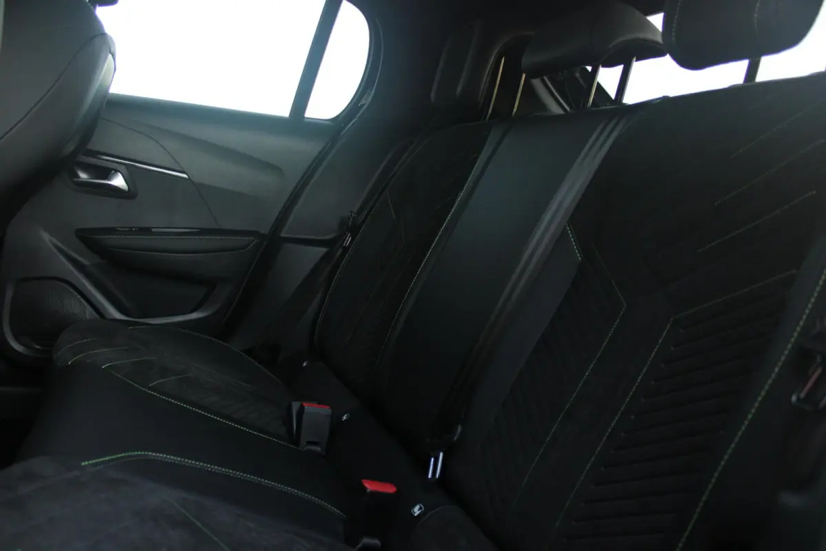 1.2 Hybrid 145PK AUTOMAAT GT PACK | ELEKTRISCH BEDIENBARE BESTUURDERSSTOEL MET MASSAGE FUNCTIE | ALCANTARA BEKLEDING | STOEL VERWARMING | CRUISE CONTROL | DAB+ RADIO | APPLE CARPLAY/ANDROID 