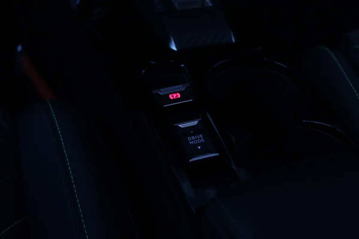 1.2 Hybrid 145PK AUTOMAAT GT PACK | ELEKTRISCH BEDIENBARE BESTUURDERSSTOEL MET MASSAGE FUNCTIE | ALCANTARA BEKLEDING | STOEL VERWARMING | CRUISE CONTROL | DAB+ RADIO | APPLE CARPLAY/ANDROID 