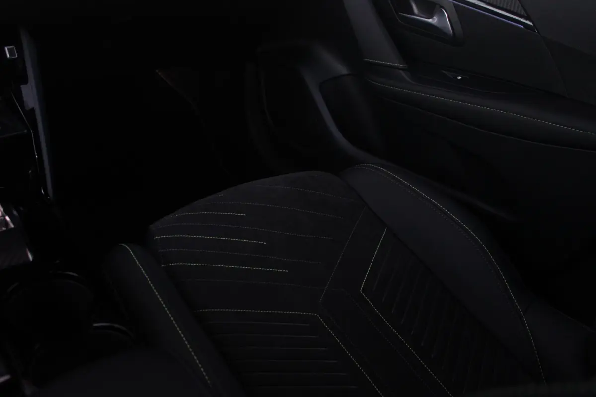 1.2 Hybrid 145PK AUTOMAAT GT PACK | ELEKTRISCH BEDIENBARE BESTUURDERSSTOEL MET MASSAGE FUNCTIE | ALCANTARA BEKLEDING | STOEL VERWARMING | CRUISE CONTROL | DAB+ RADIO | APPLE CARPLAY/ANDROID 