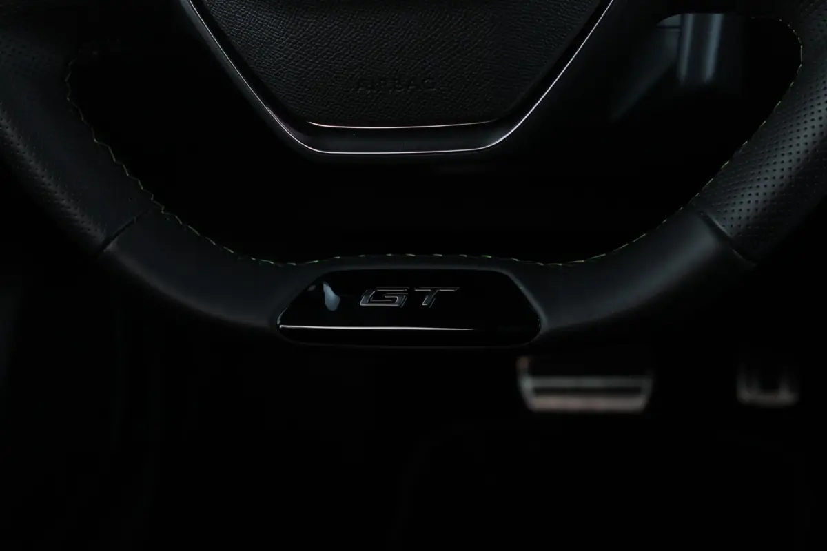 1.2 Hybrid 145PK AUTOMAAT GT PACK | ELEKTRISCH BEDIENBARE BESTUURDERSSTOEL MET MASSAGE FUNCTIE | ALCANTARA BEKLEDING | STOEL VERWARMING | CRUISE CONTROL | DAB+ RADIO | APPLE CARPLAY/ANDROID 