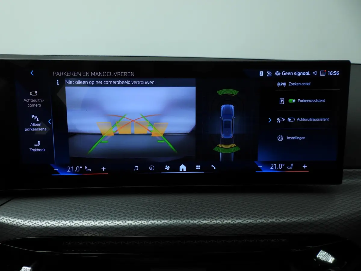 318i | M-Sportpakket | LED | Leder | Navigatie | Trekhaak | Panoramadak | Stoelverwarming | DAB | Alu 18 inch